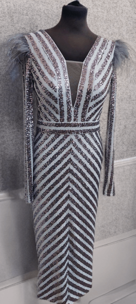 Edge of Elegance - Rochie midi creion cu paiete și pene Sia House Sia House pentru femei elegante