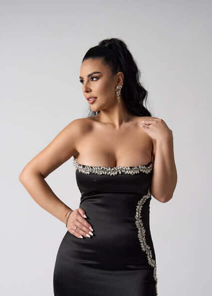 Rochie Black Beauty din satin cu șirag de ștrasuri argintii Sia House pentru femei elegante