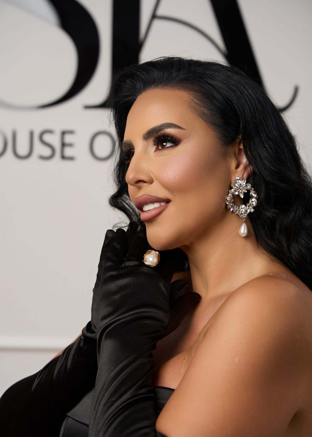 Cercei Bianca cu cristale argintii și perlă - Sia House Sia House pentru femei elegante