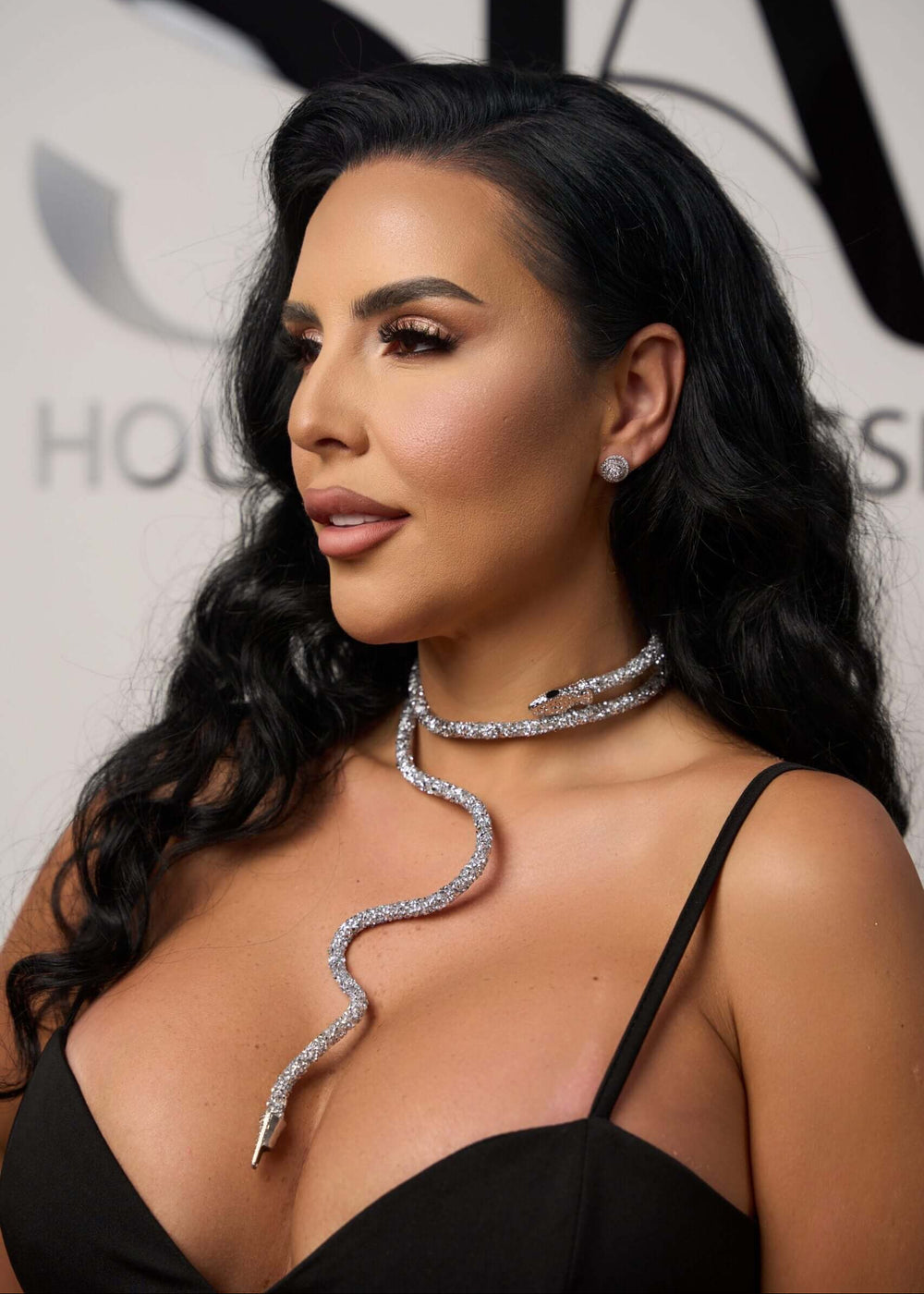 Colier Myra - Eleganță și mister cu șarpe cristalin Sia House pentru femei elegante