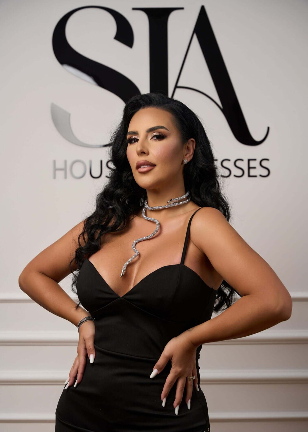 Colier Myra - Eleganță și mister cu șarpe cristalin Sia House pentru femei elegante