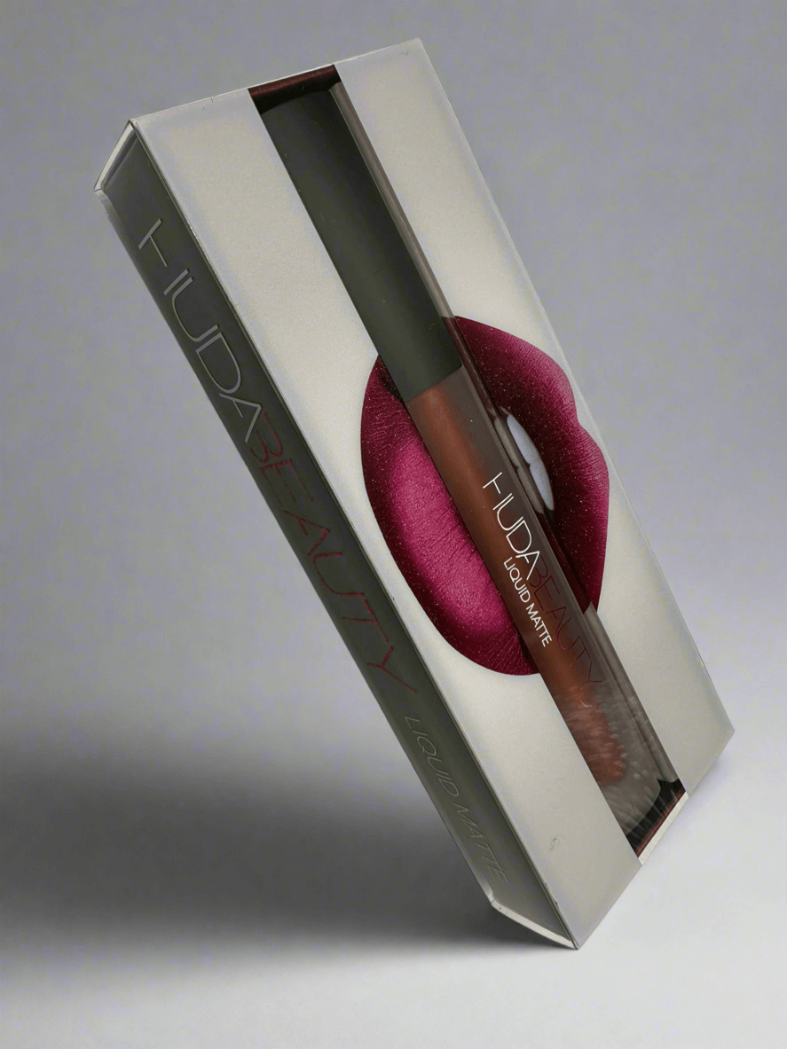 Huda Beauty Liquid Matte Lipstick - Ruj Mat Lichid de Lungă Durată Sia House pentru femei elegante