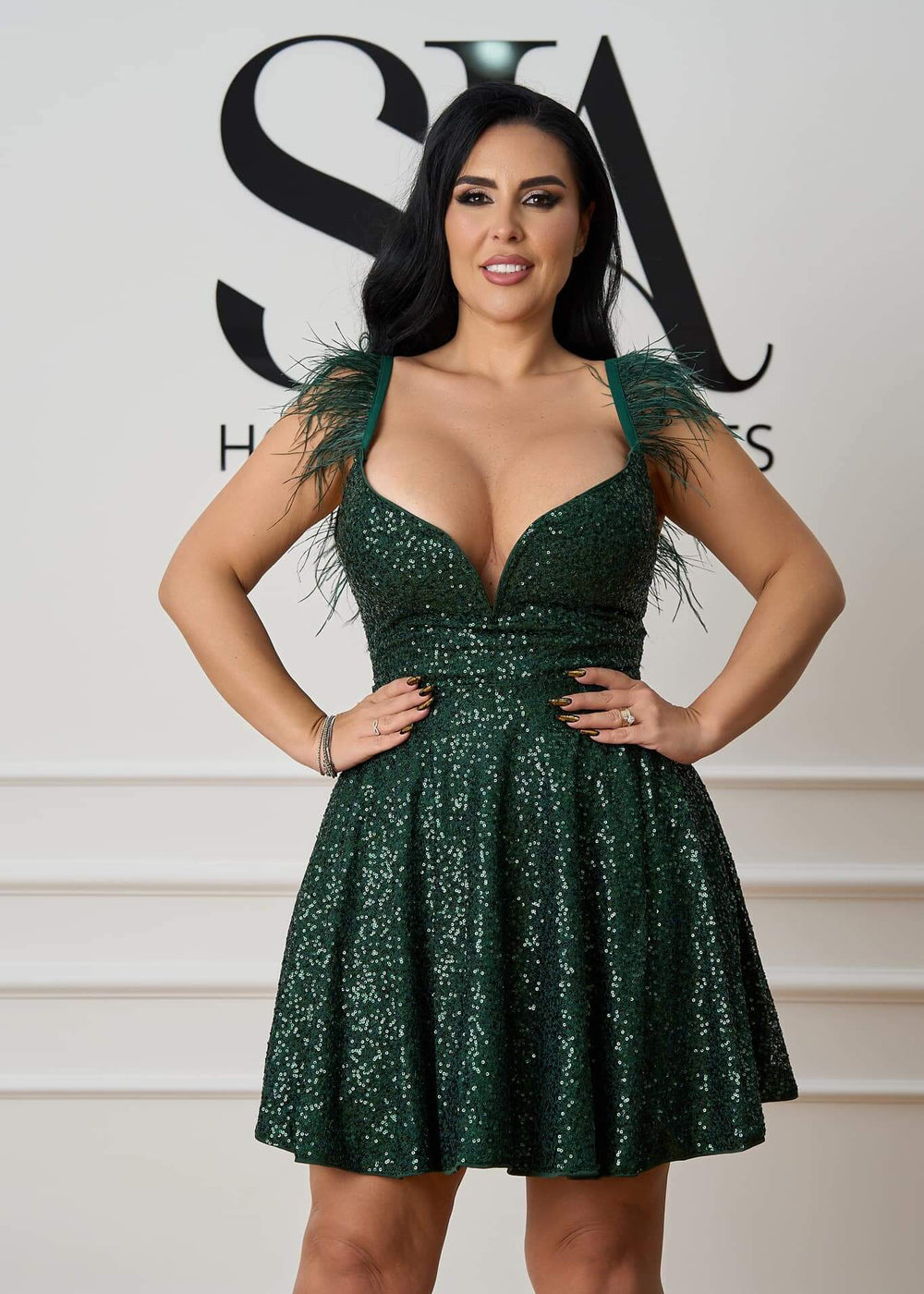 Rochie Salomeea verde smarald cu paiete și bretele cu pene - Sia House Sia House pentru femei elegante