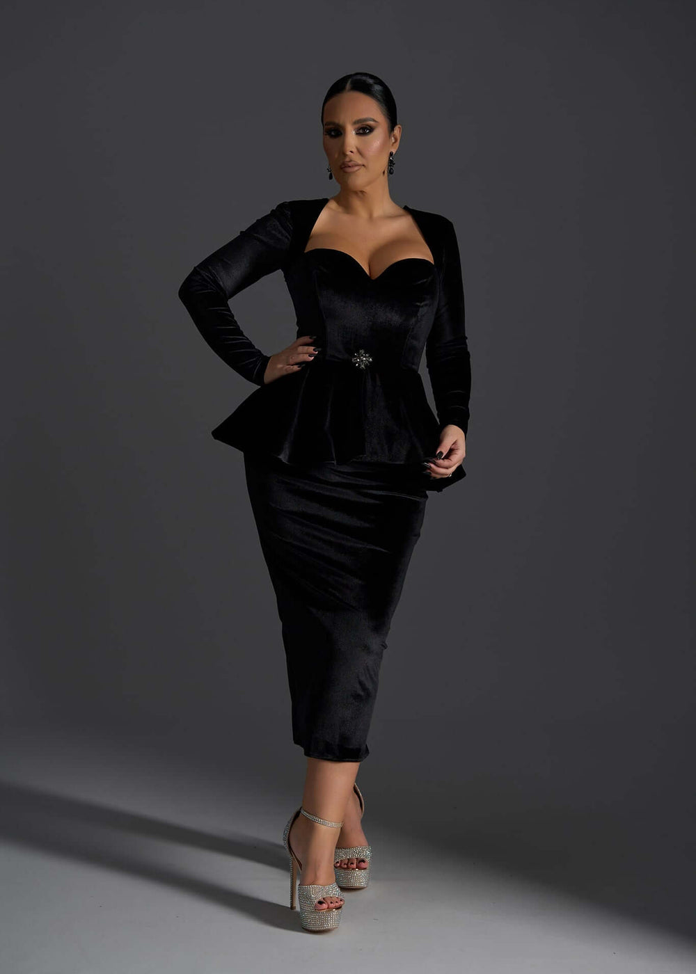 Rochie Midi Velvet Sinner din Catifea Neagră - Sia House Sia House pentru femei elegante