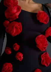 Rochie Midi Rose Affair neagră cu flori 3D Sia House Sia House pentru femei elegante