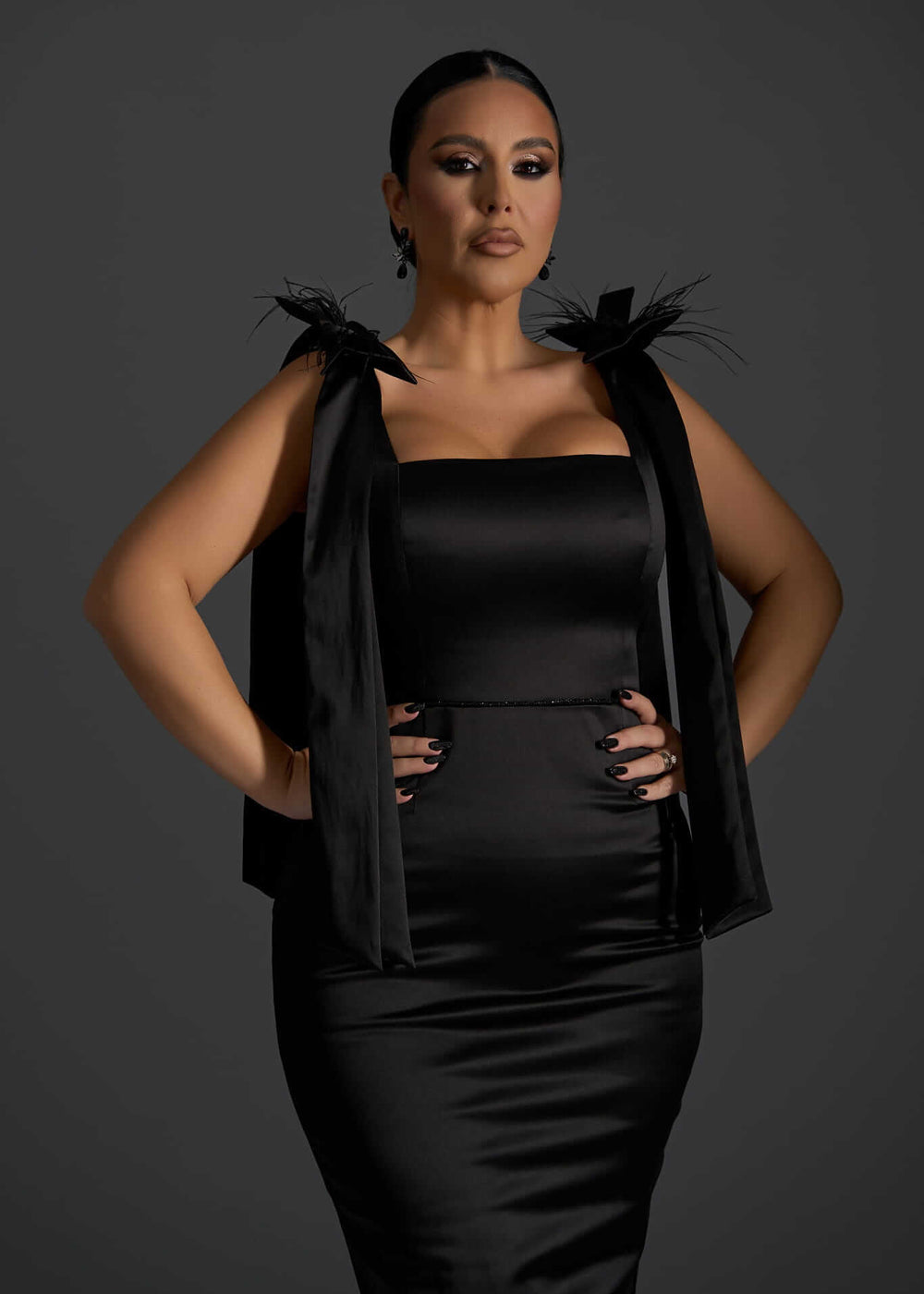 Black Widow - Rochie midi neagră cu aplicații din pene by Sia House Sia House pentru femei elegante