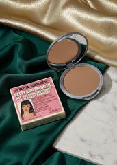 theBalm Betty-Lou Manizer Iluminator și Bronzer Multifuncțional Sia House pentru femei elegante