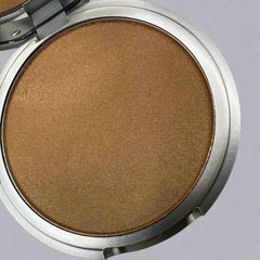 theBalm Betty-Lou Manizer Iluminator și Bronzer Multifuncțional Sia House pentru femei elegante