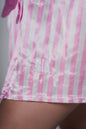 Pantalon scurt satin roz cu dungi albe și logo SIA Homewear pe margine.