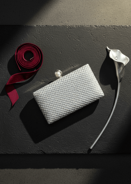 Clutch Crystal Pearl argintiu cu cristale și închidere perlă