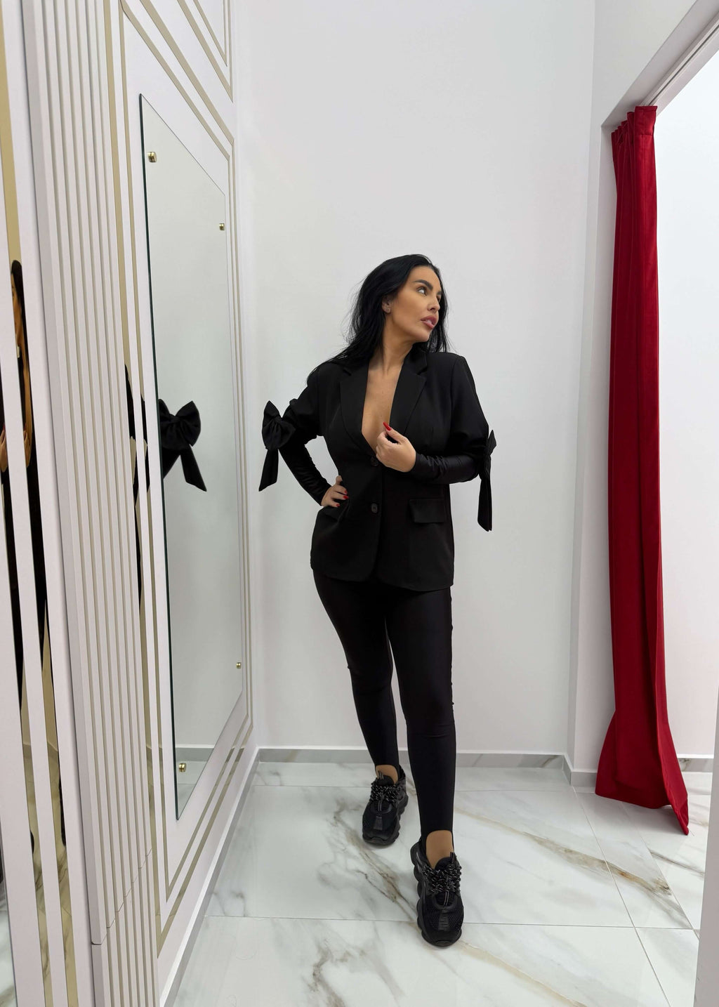 Compleu fundite minimal ICONIC COUTURE, sacou negru cu fundițe și colanți, outfit couture modern pentru femei