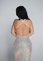 Alt Tag: Rochie Bling Siren tip sirenă cu paiete multicolore rainbow, spate decupat cu bretele în X, vedere din spate