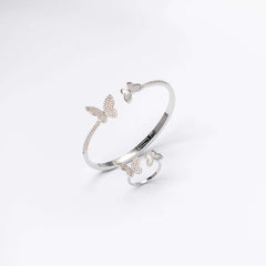 Set Bratara și Inel Butterfly Dream cu detalii fluture și microcristale strălucitoare, design elegant.