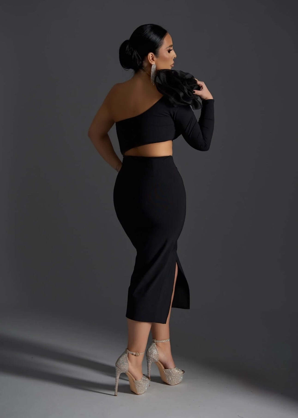 Rochie Midi Obsidian Flame by Sia House - Umăr Asimetric și Floare 3D Sia House pentru femei elegante