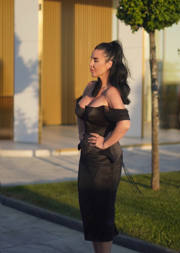 Domina – Rochie midi cu corset din tafta și plasă cu cristale