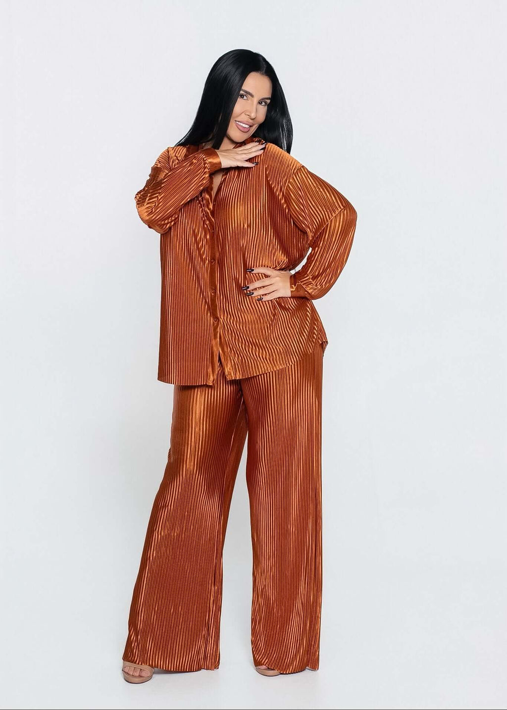 Compleu satinat plisat 2 piese ALLURE cu efect lucios, pantaloni largi si camasa lunga, tinuta eleganta dama cu forme