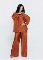 Compleu satinat plisat 2 piese ALLURE cu efect lucios, pantaloni largi si camasa lunga, tinuta eleganta dama cu forme