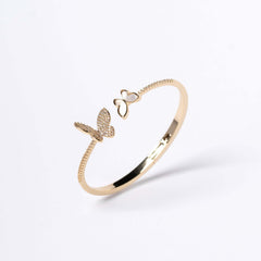 Brățară aurie cu fluturi "Butterfly Dream" decorată cu microcristale pentru strălucire feminină.