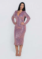 Rochie midi SIA Savage Pearl cu paiete multicolore, decolteu adânc în V și mâneci lungi, efect strălucitor