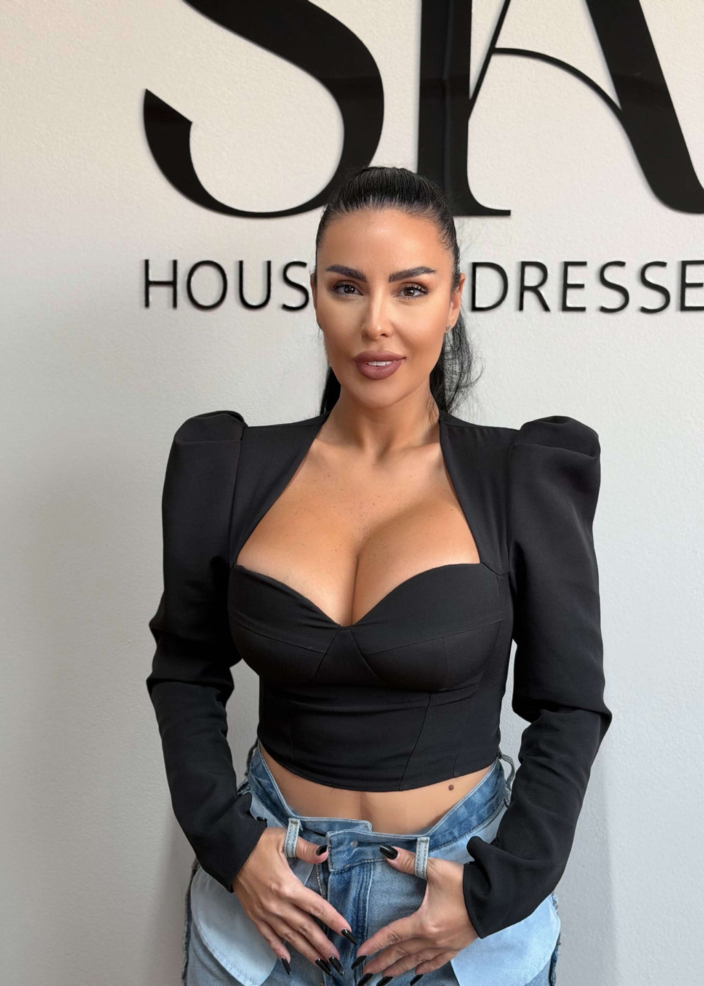 Top din stofă elastică AURA, croială tip corset cu push-up natural, model îmbrăcat, SIA House of Dresses