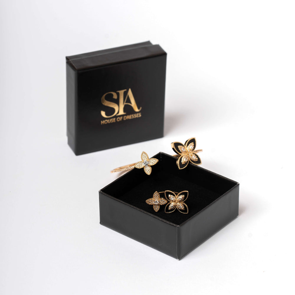 Set brățară și inel floral "Floral Embrace" SIA, cu motive florale și microcristale, cutie elegantă neagră.