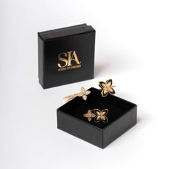 Set brățară și inel floral "Floral Embrace" SIA, cu motive florale și microcristale, cutie elegantă neagră.