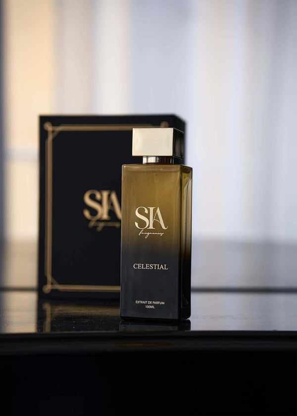Extract de Parfum Sia Fragrances Celestial Dulce Senzual, sticlă elegantă de parfum de lux pe masă lucioasă