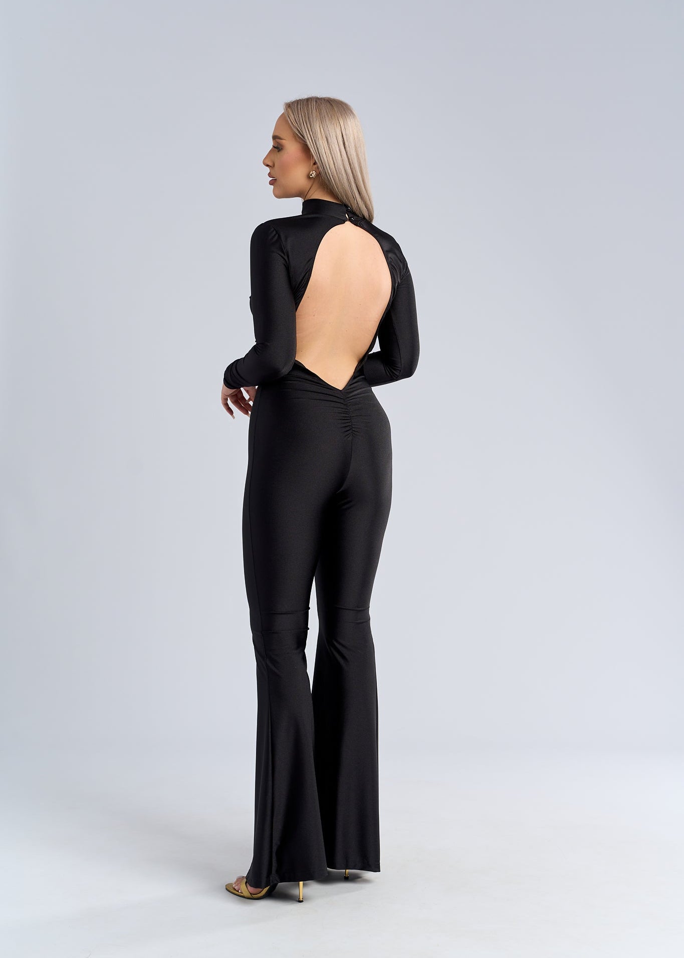 Salopetă neagră din lycra cu spate gol seducător - "SINFUL BACK"