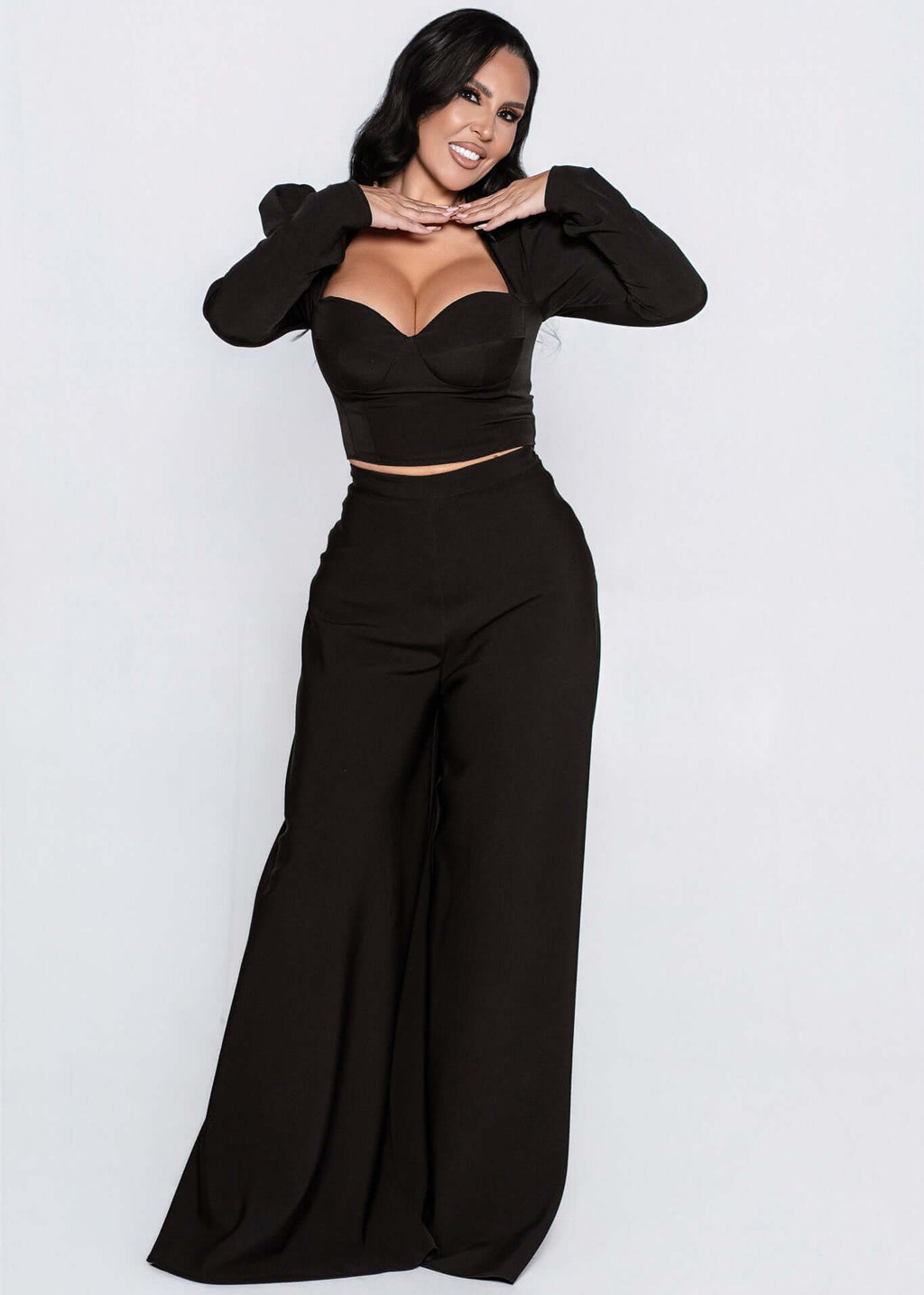 Top din stofă elastică AURA, croială corset cu push-up natural, negru, purtat cu pantaloni palazzo eleganți