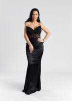 Rochie lunga cu corset neagra, detalii transparente, perfectă pentru a atrage toate privirile. Rochie.