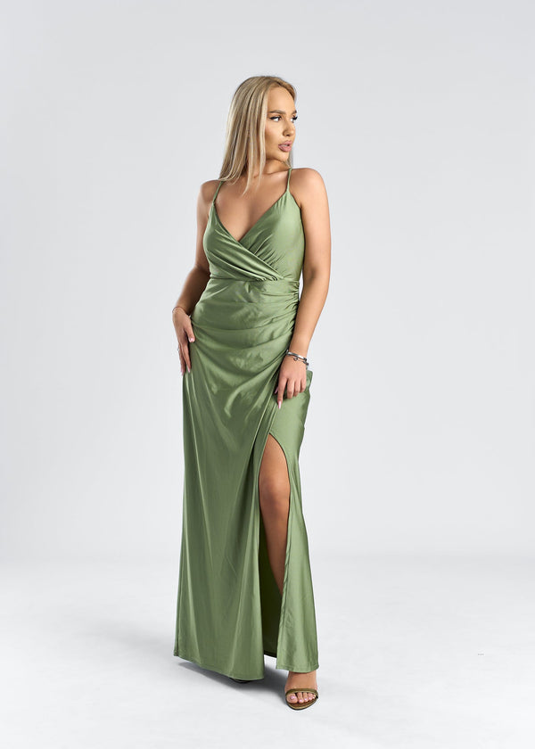 rochie satinata cu drapaj si crapatura laterala SYLARA in nuanta verde, eleganta si stylish.