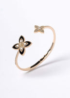 Set SIA Floral Embrace – brățară aurie deschisă cu design floral și cristale elegante pentru outfituri feminine