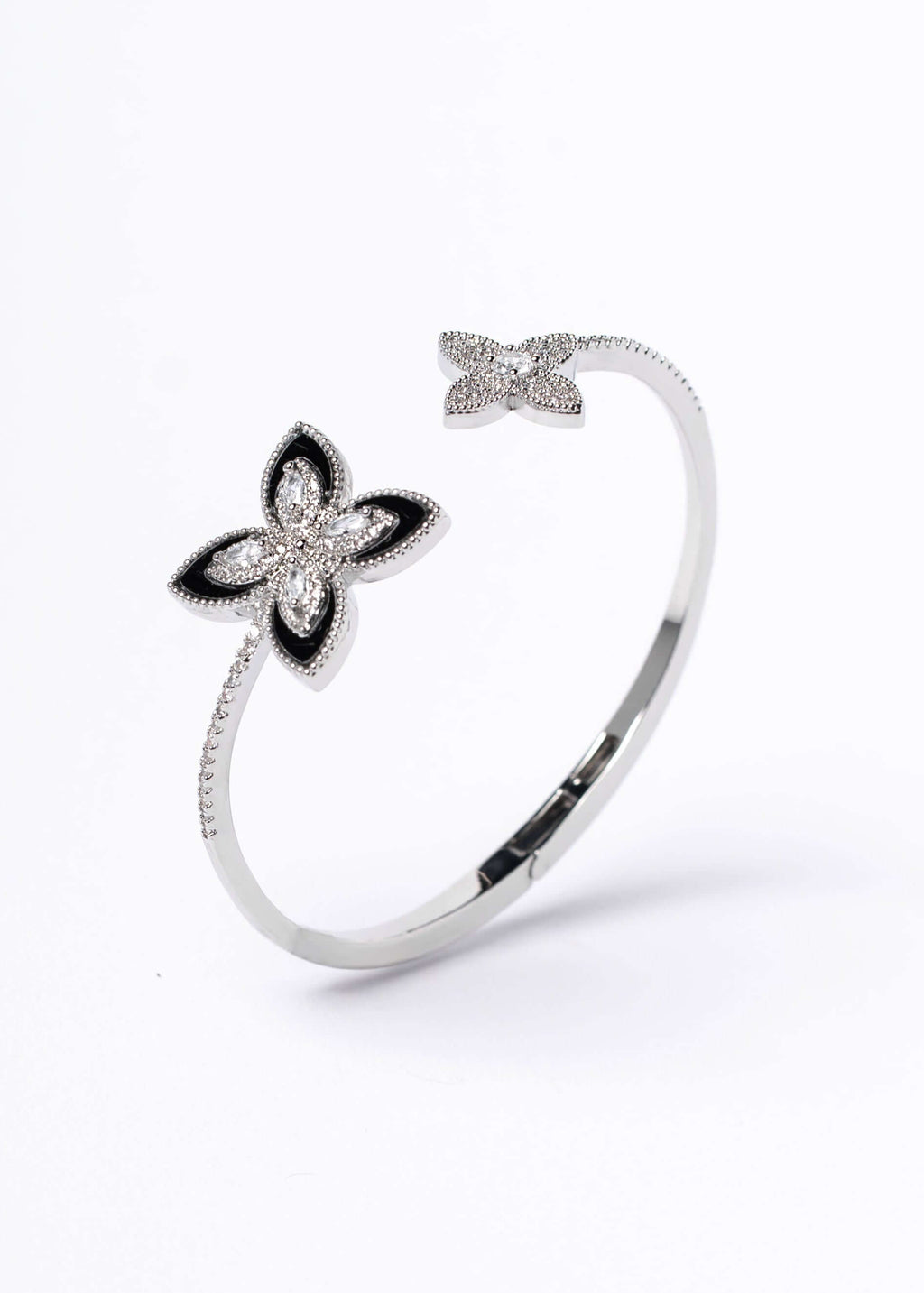 Set SIA Floral Embrace brățară argintie cu design floral și cristale strălucitoare, accesoriu elegant pentru ocazii speciale