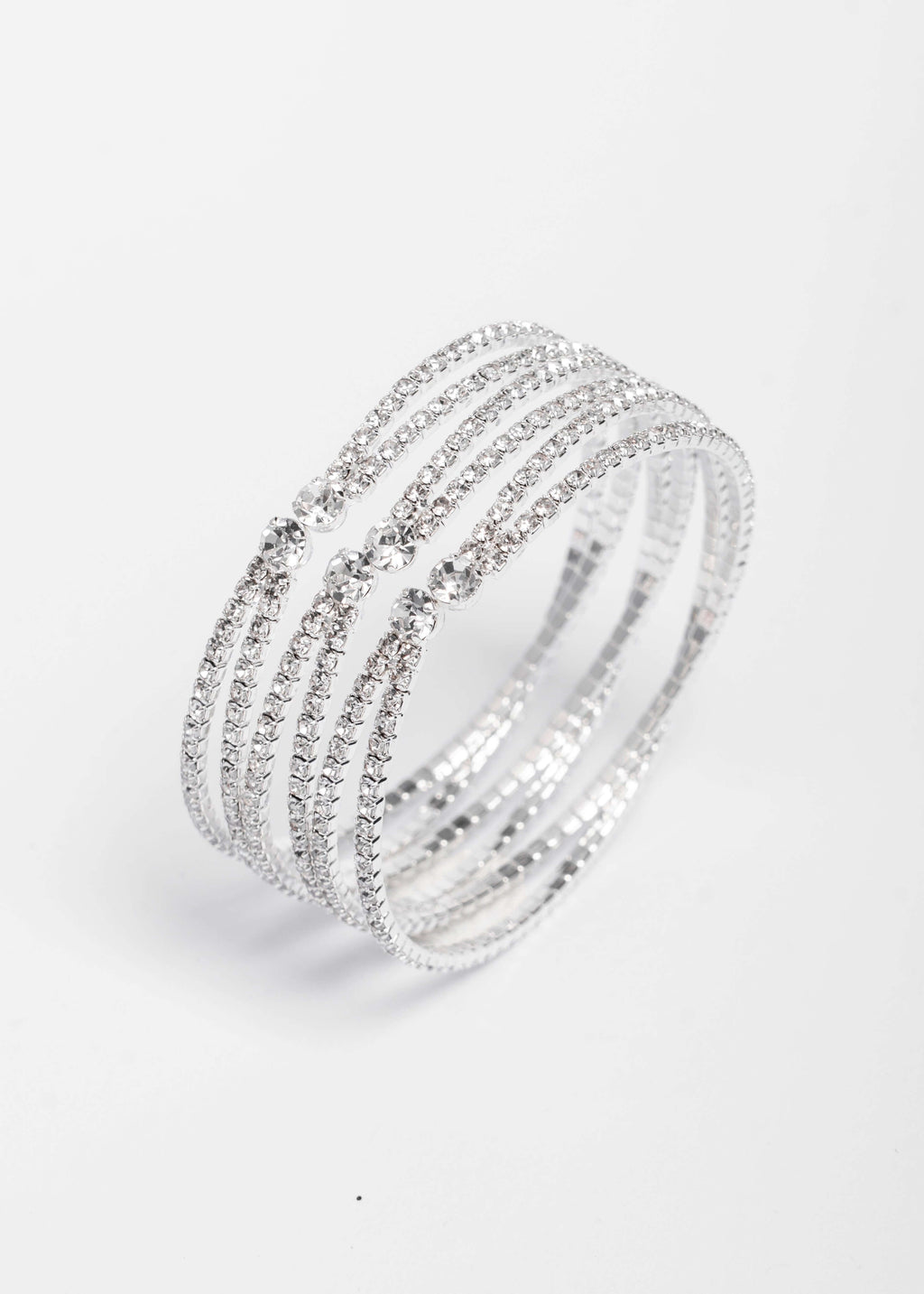 Bratara Glam Spark argintie cu mai multe rânduri de cristale strălucitoare, accesoriu elegant pentru ocazii speciale