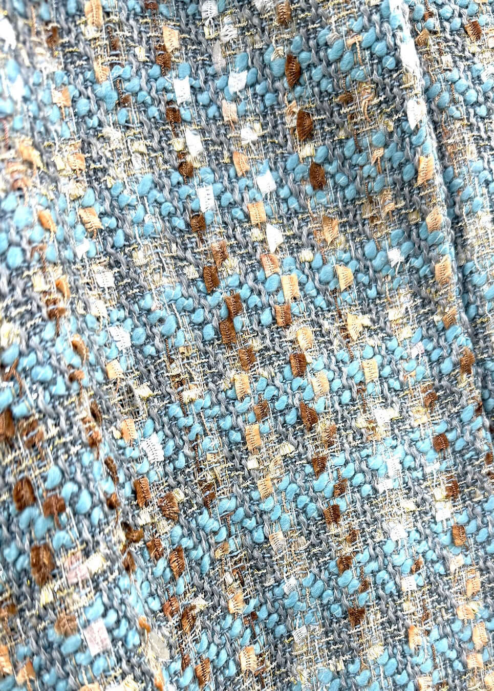 Țesătură detaliată pentru Rochie mini SIA Prestige Tweed, textură Chanel elegantă, albastru și auriu.