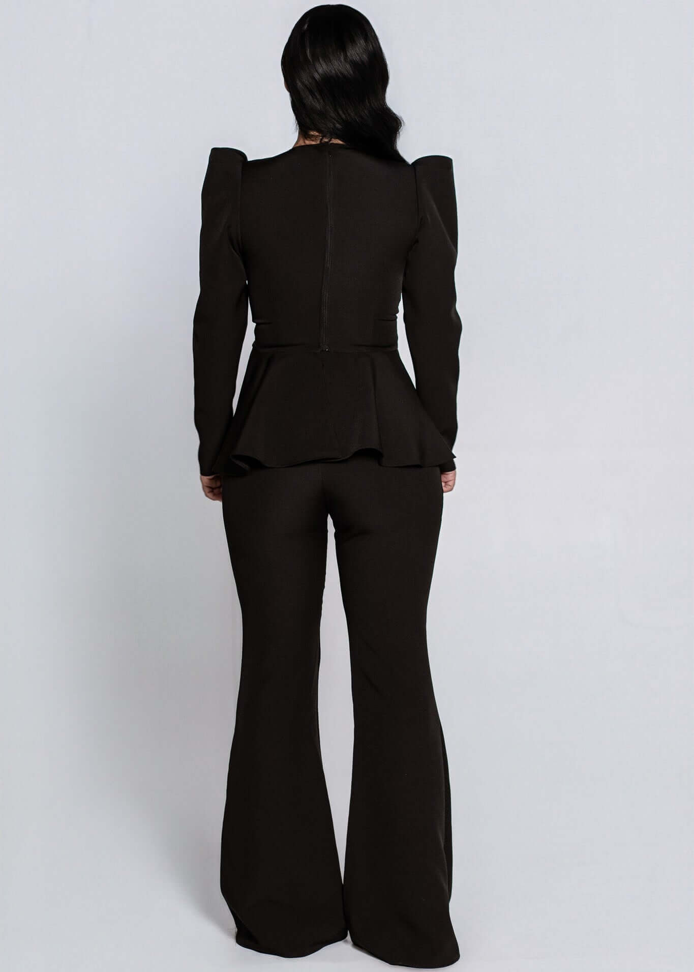 Pantaloni SIA Contour, talie înaltă și croi evazat, vedere din spate pe model, Pantaloni eleganți negri pentru ținute office și de seară