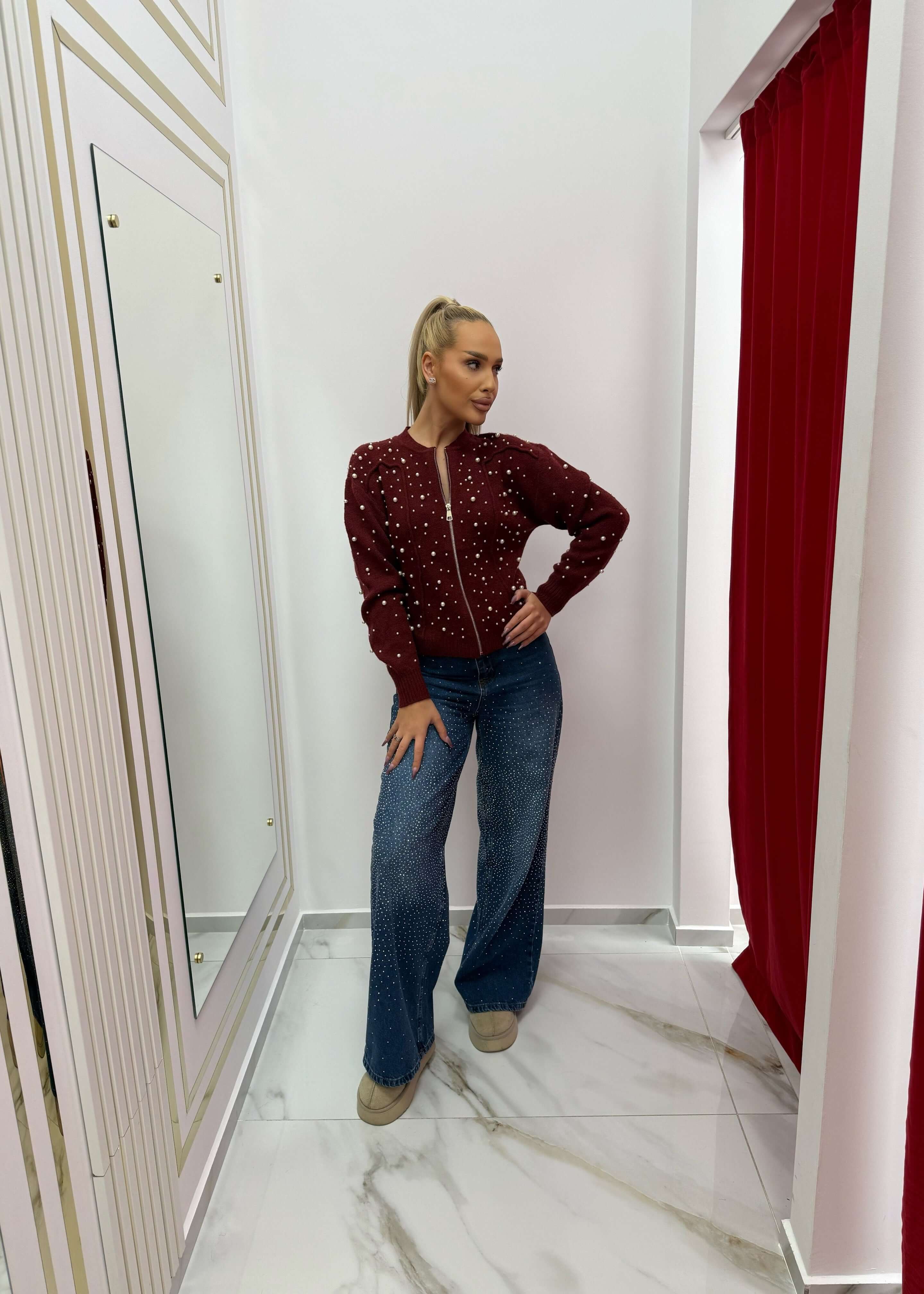 Cardigan elegant cu perle PEARLY visiniu, purtat cu jeans largi, Cardigan dama stilat pentru tinute chic casual Main image