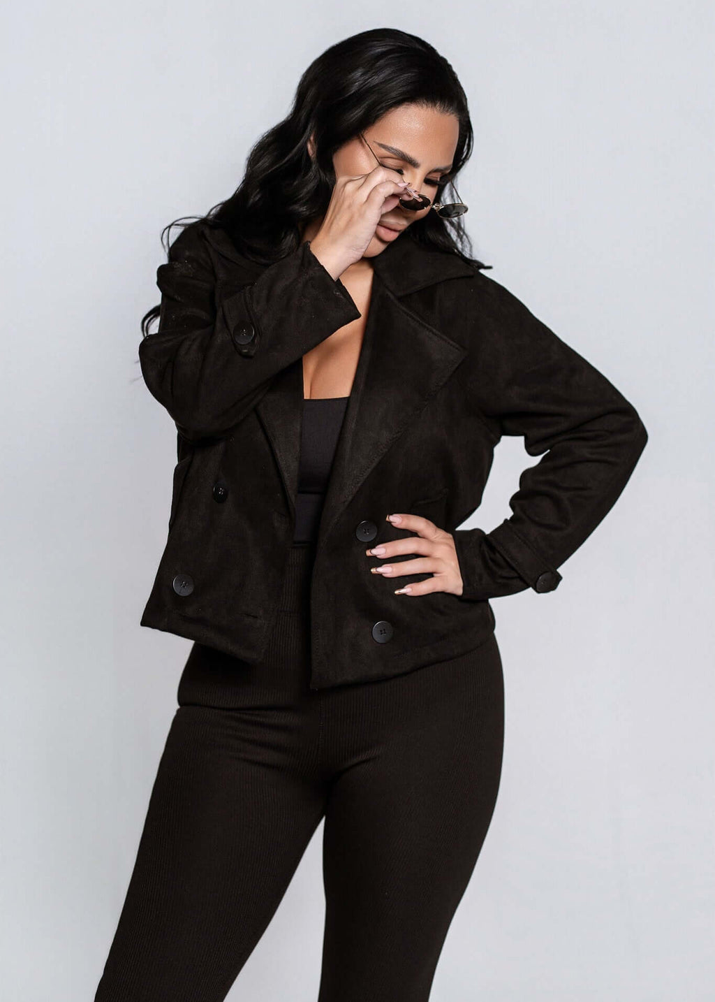 Jacheta piele întoarsă sintetică scurtă tip trench URBAN JACKET neagră, model femei, vedere frontală