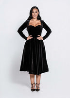 Rochie SIA Velvet Dream din catifea neagră premium, croială midi elegantă, cu decolteu sweetheart și mâneci lungi