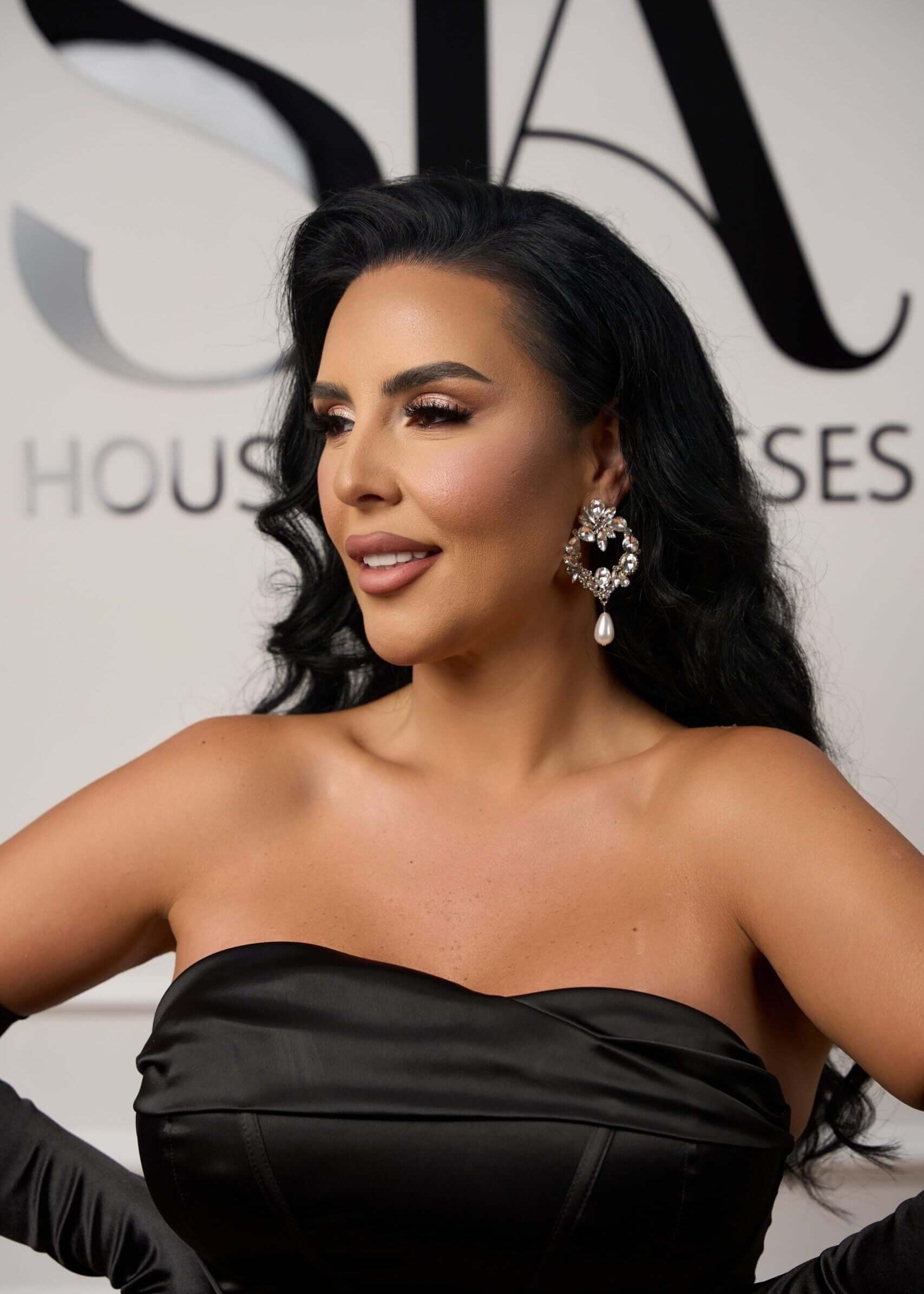 Cercei Bianca cu cristale argintii și perlă - Sia House Sia House pentru femei elegante