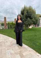 Compleu Bling Miray negru elegant, set 3 piese lycra cu cristale, bustieră, pantaloni evazați și mantou, model în aer liber