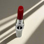 Ruj Dior Rouge Dior, nuanța 766 Satin, cu ambalaj elegant și design sofisticat, iluminat artistic.