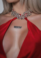 Rochie Bling Enchant rosie din satin matase elastic, decolteu adanc si guler bijuterie decorat cu cristale stralucitoare