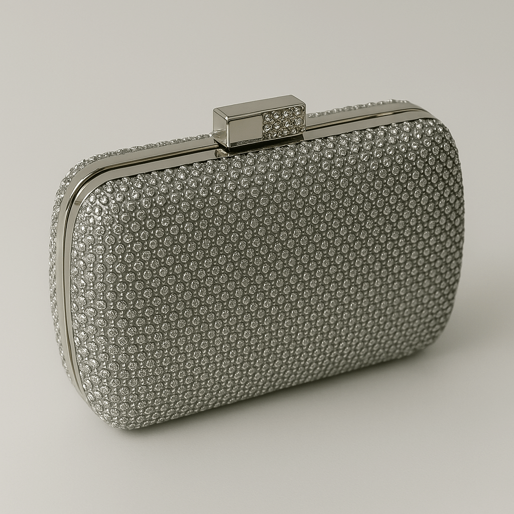 Geanta clutch argintie cu cristale și închizătoare pătrat decorată, lanț detașabil, ideală pentru ținute elegante și strălucitoare.