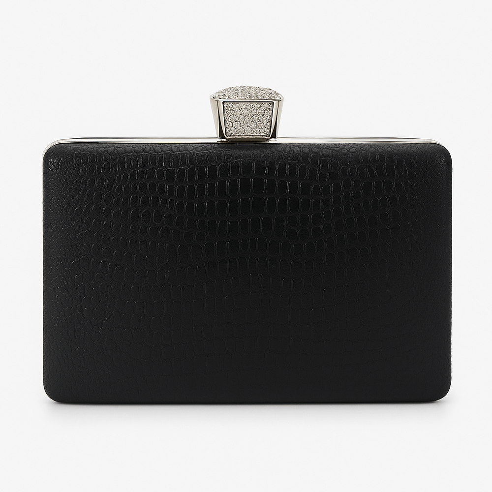 Geanta clutch neagră elegantă cu detalii argintii și textură rafinată, perfectă pentru ținute glam și minimaliste.