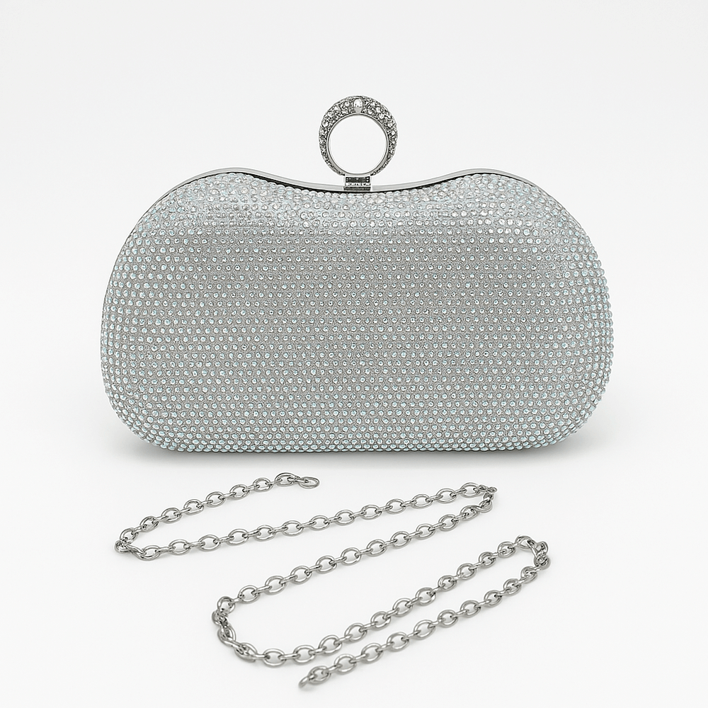 Clutch argintiu cu cristale multicolore și lanț, închizătoare tip inel, perfect pentru evenimente elegante.