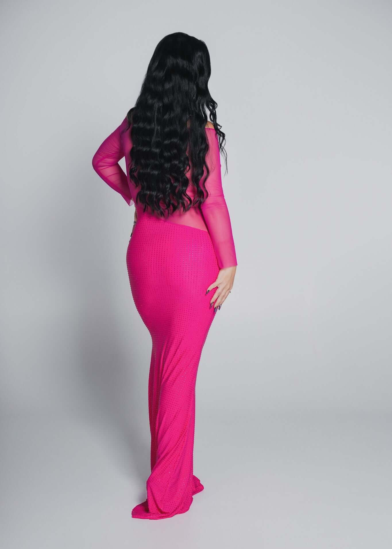 Rochie Bling Goddess lungă roz, din lycra, vedere din spate pe model feminin, siluetă elegantă pentru evenimente speciale