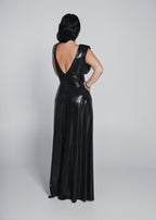 Salopeta Bling Illusion Estera din lycra metalizată neagră, vedere spate, decolteu adânc în V și croială elegantă lungă