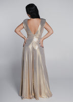 Salopeta Bling Illusion Estera din lycra metalizată aurie, cu spatele gol adânc, vedere din spate pe fundal gri