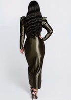 Rochie LUNEVA midi din lycra premium densă, kaki, vedere din spate, material lucios ce evidențiază silueta elegantă